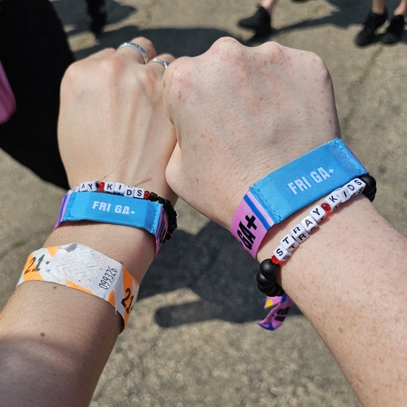 KPOP LOVE Beaded Bracelets in Small & Large beads, Size Medium 8" Stretch - Picture 5 of 7